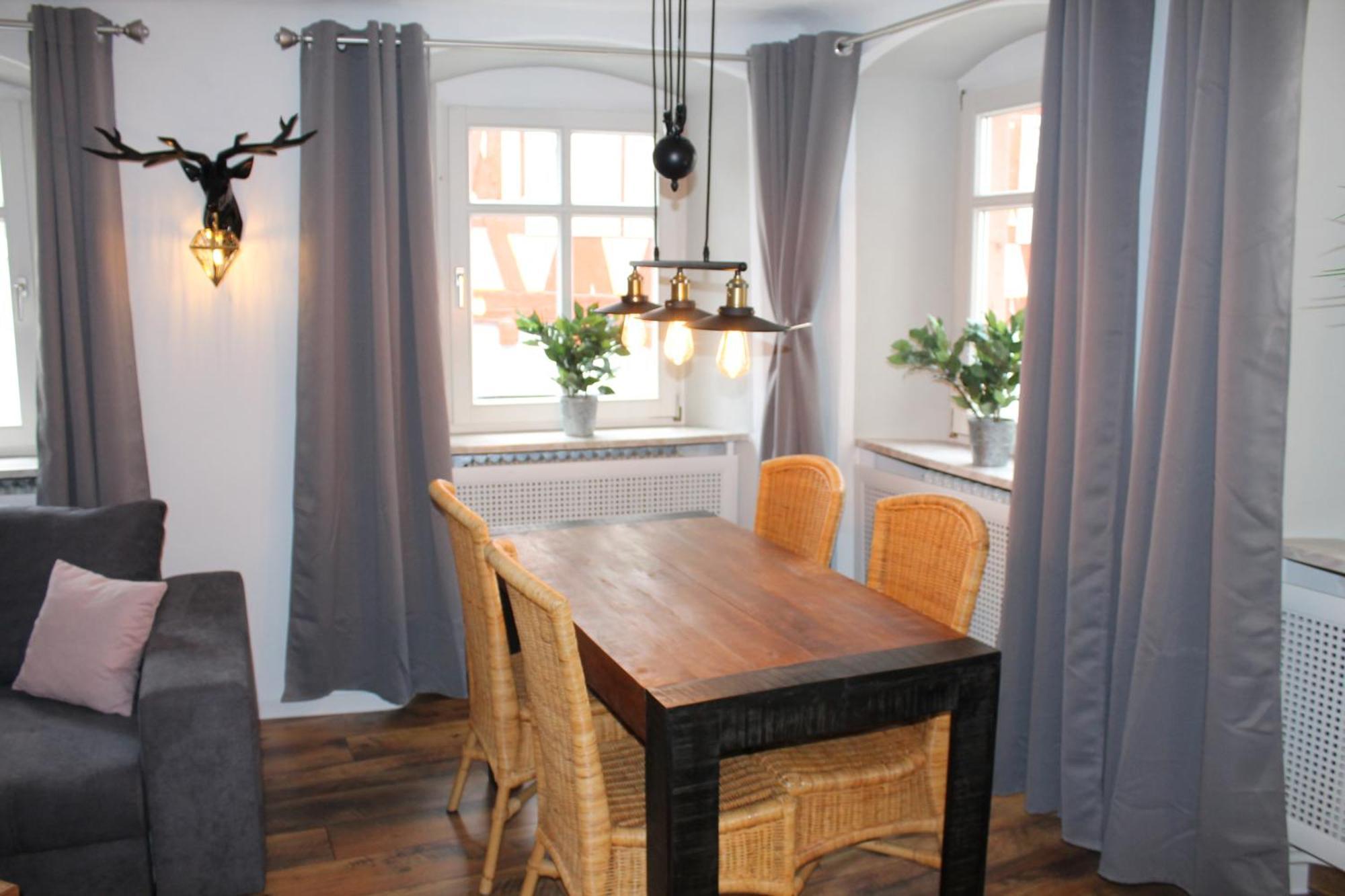Appartement Schlossberg, Gasthaus Hirsch 히르슈호른 외부 사진